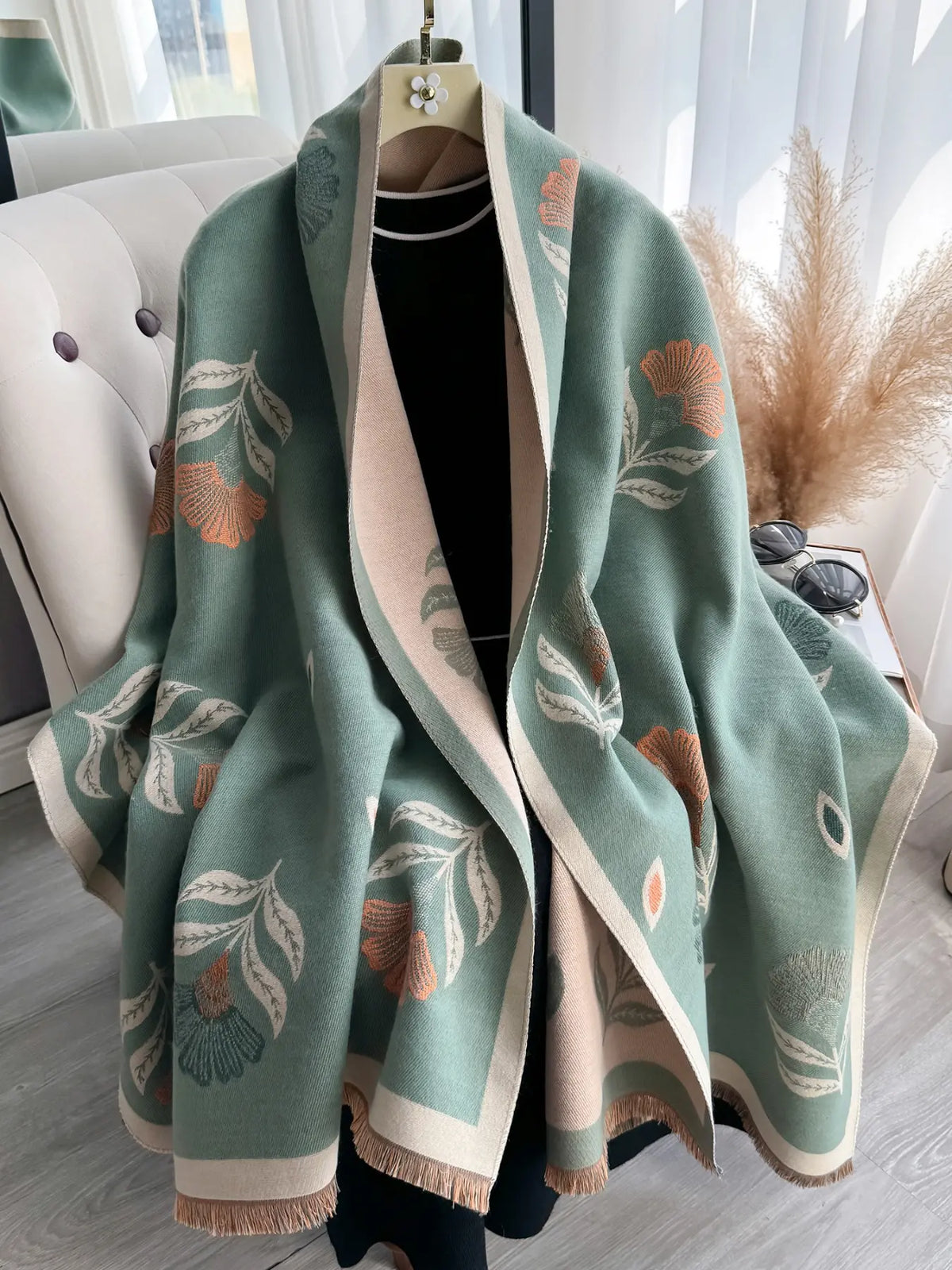 🌸🌸Women's Floral Pattern Raw Trim Shawl